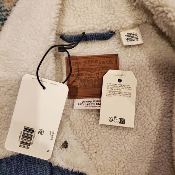 Levi's® Premium 90s Sherpa Trucker Jacket - Picture 3 of 4